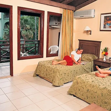 Hotel Club Tropical Konaklı